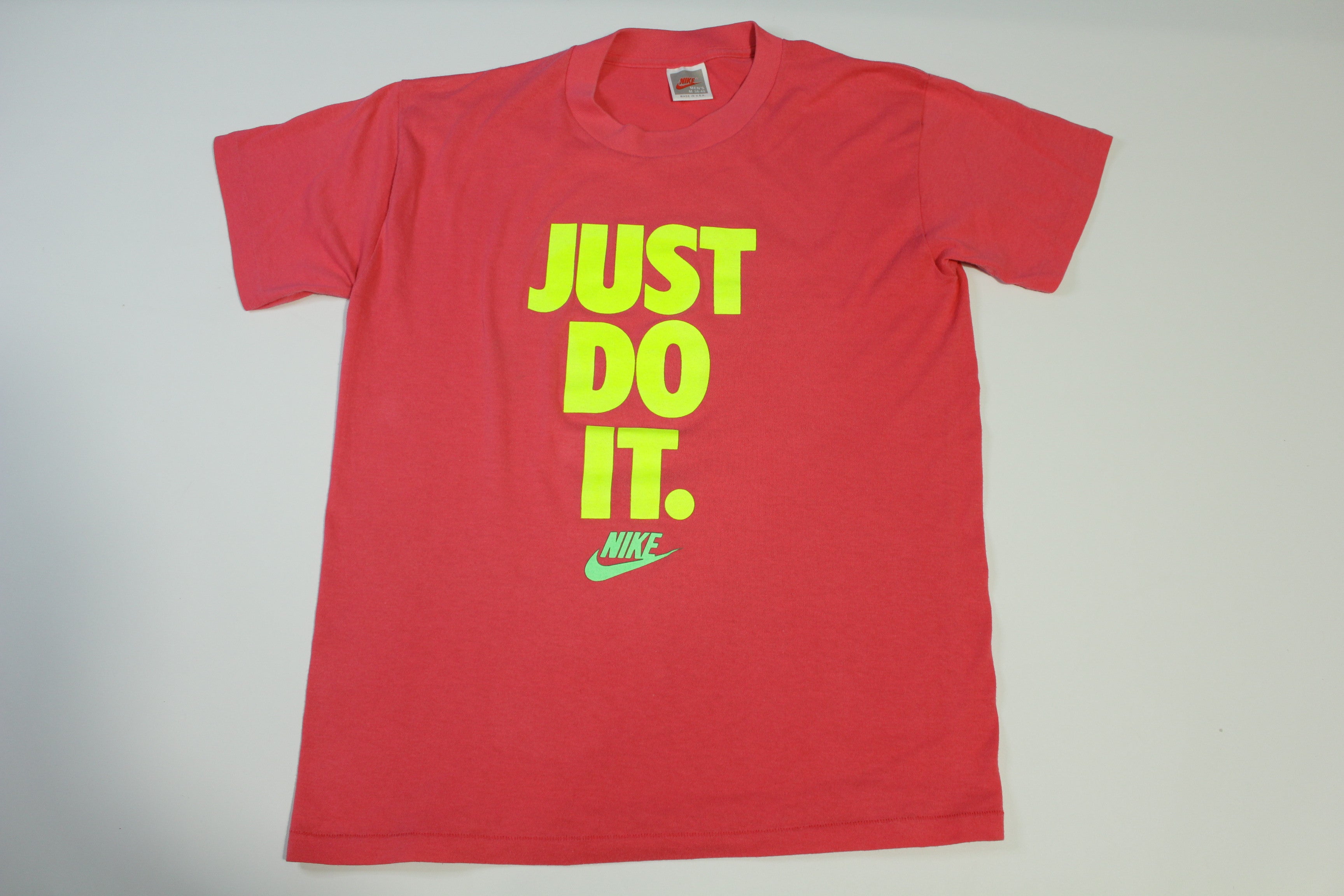 Pink nike just do it deals t shirt