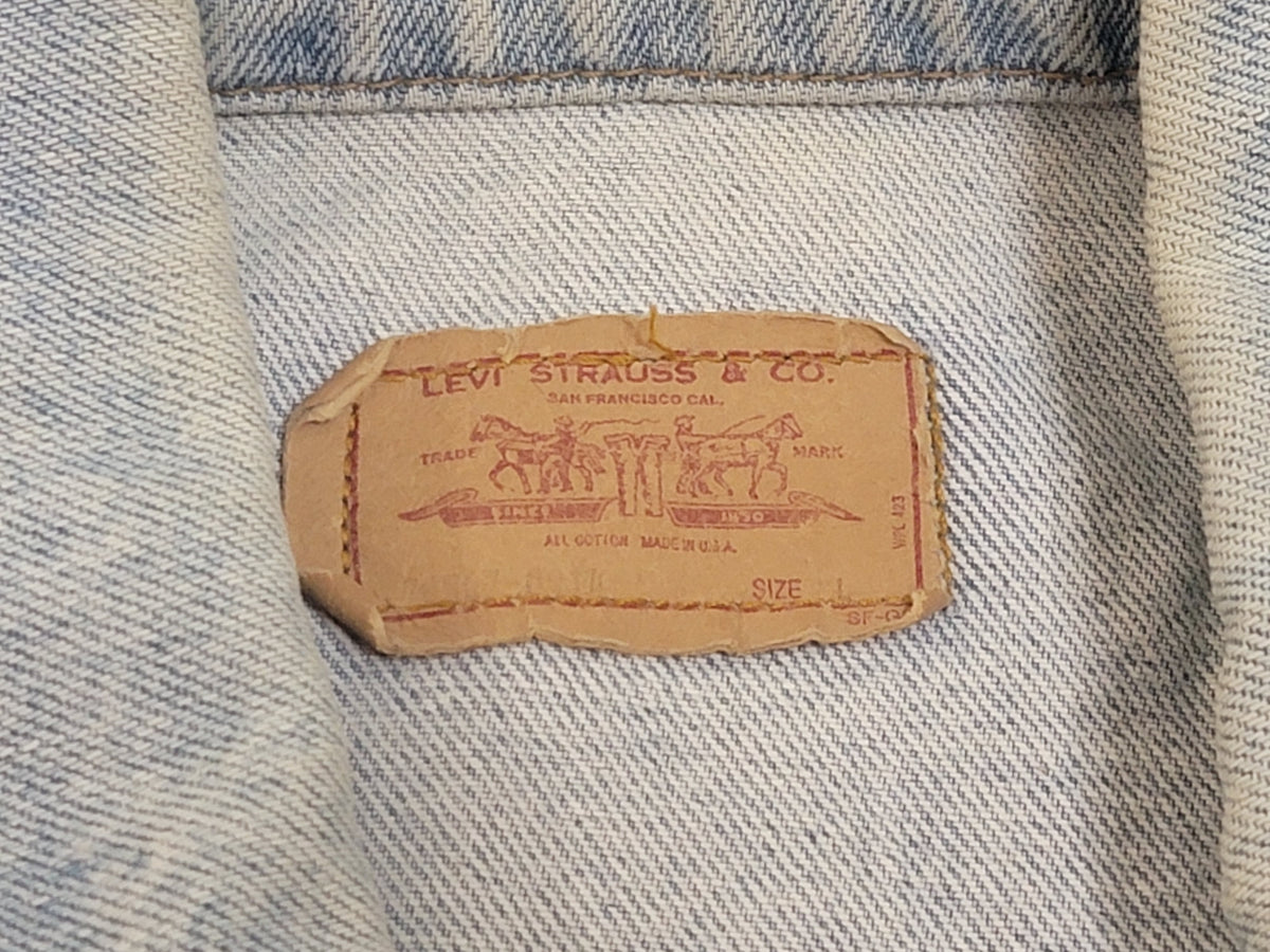 Levis 80's Vintage 70507-0214 Denim Blue Jean Trucker Jacket w/ Black Bar Tack USA MADE