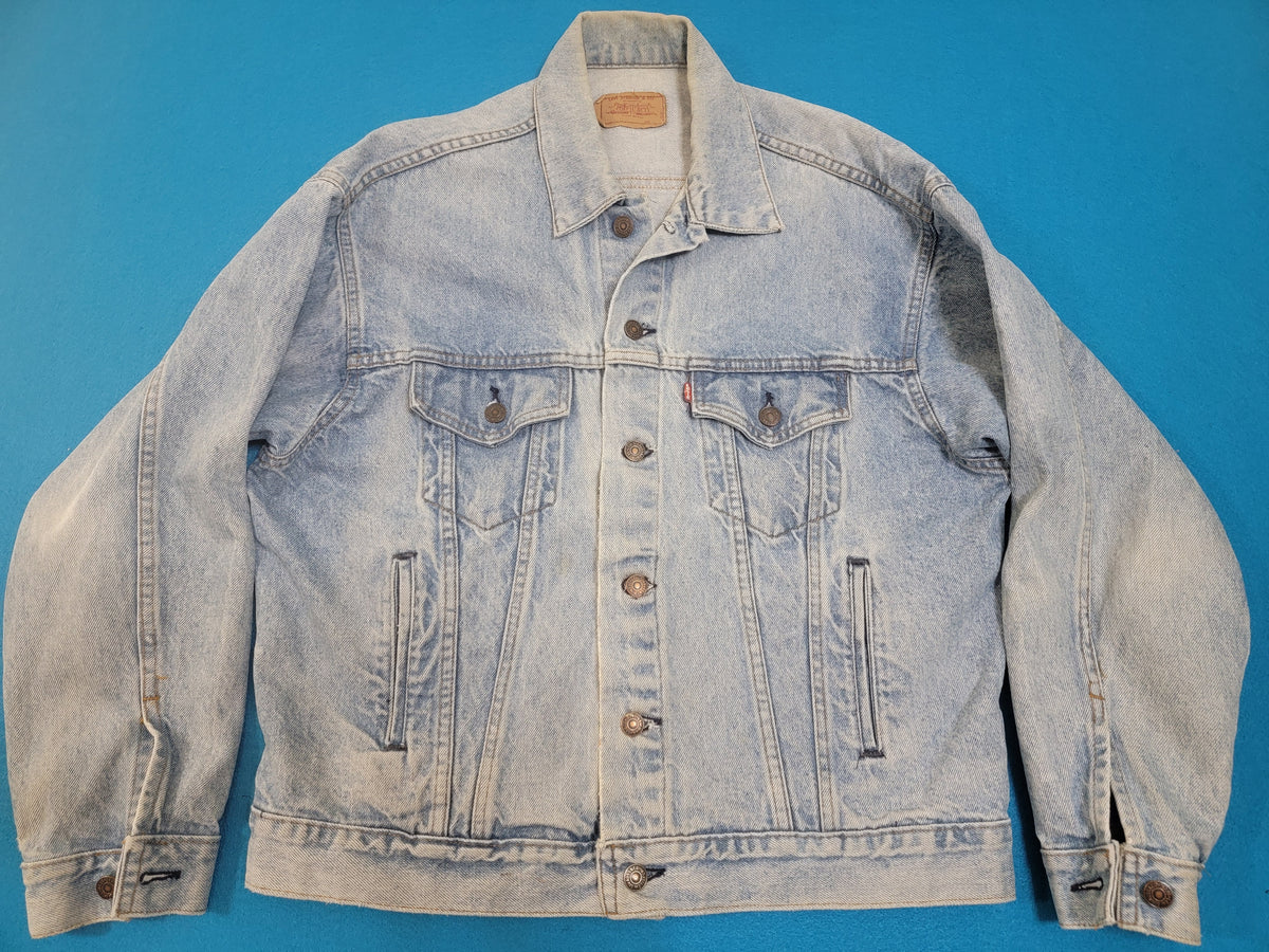 Levis 80's Vintage 70507-0214 Denim Blue Jean Trucker Jacket w/ Black Bar Tack USA MADE