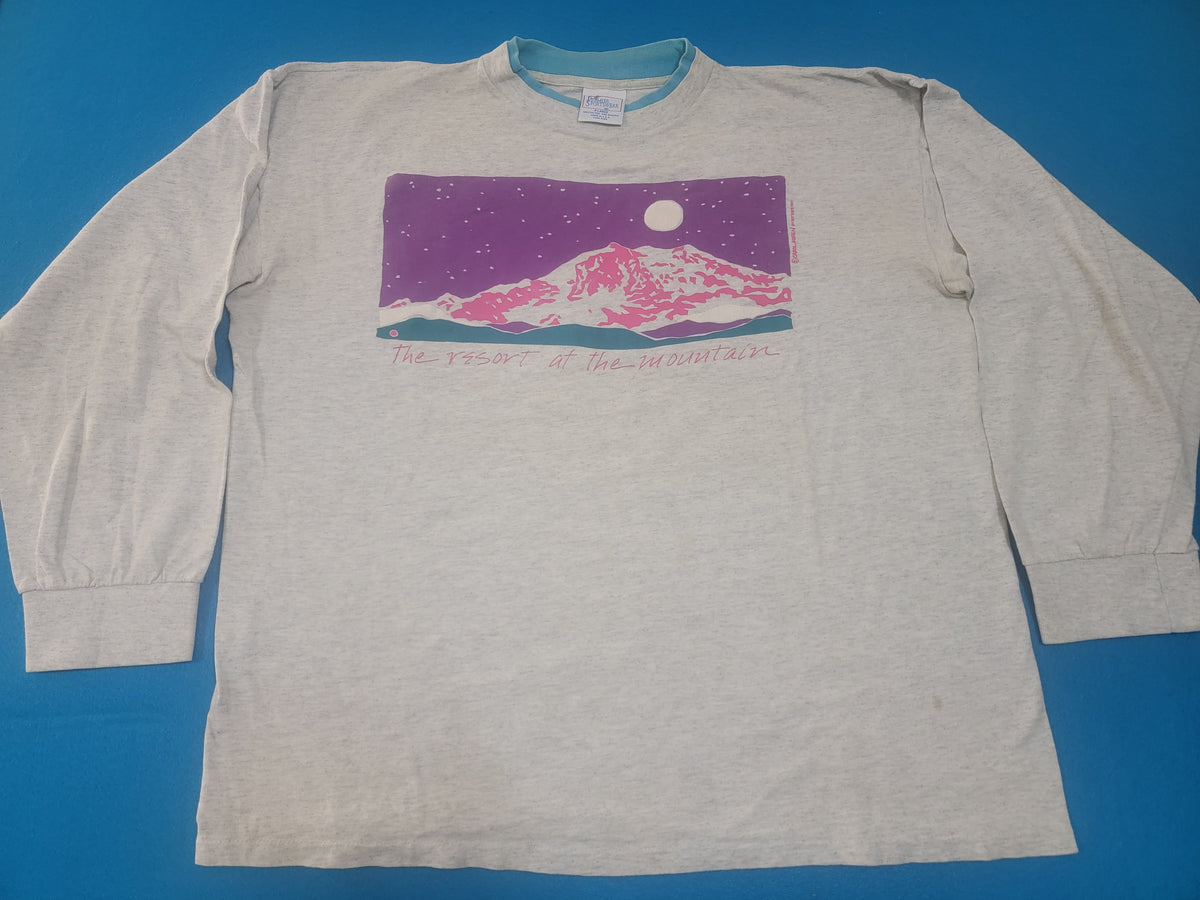 Resort at Mt Rainier Washington State PNW Outdoor Recreation Vintage 90's Tourist T-Shirt