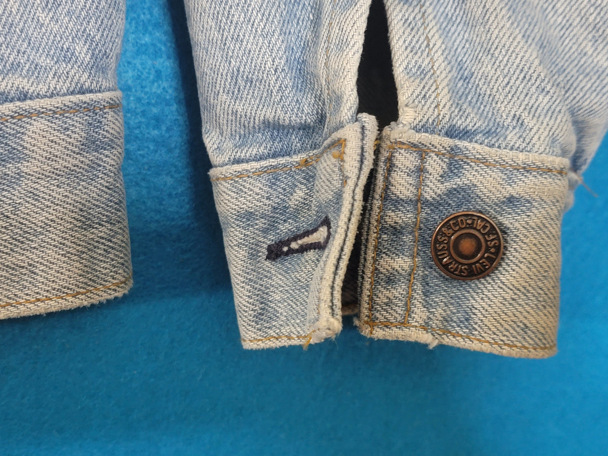 Levis 80's Vintage 70507-0214 Denim Blue Jean Trucker Jacket w/ Black Bar Tack USA MADE