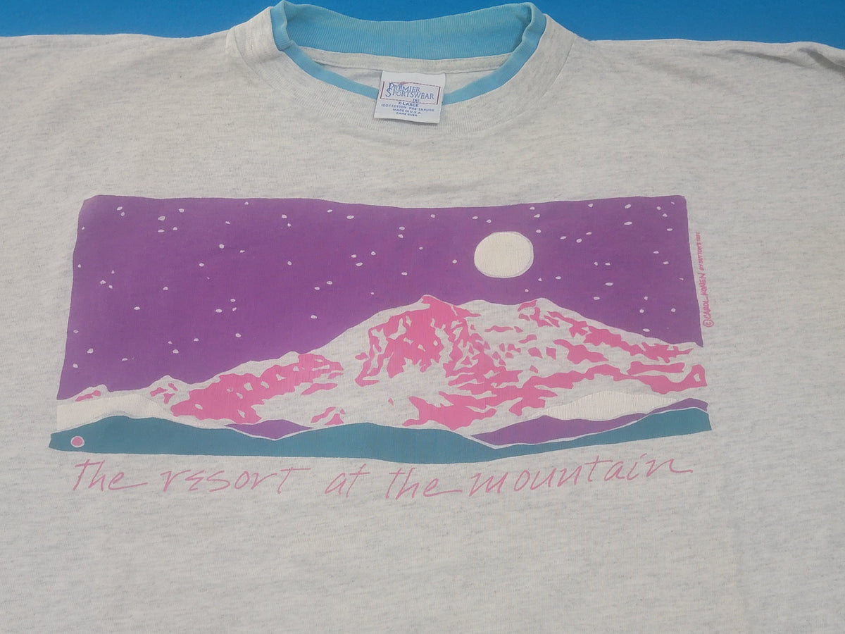 Resort at Mt Rainier Washington State PNW Outdoor Recreation Vintage 90's Tourist T-Shirt