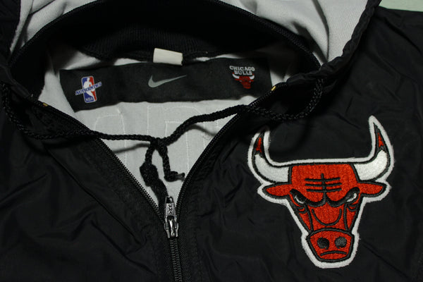 Chicago Bulls Vintage 90's Custom Made Nike Windbreaker Pullover Hoodie Jacket