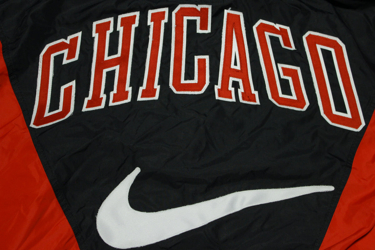Chicago Bulls Vintage 90's Custom Made Nike Windbreaker Pullover Hoodie Jacket