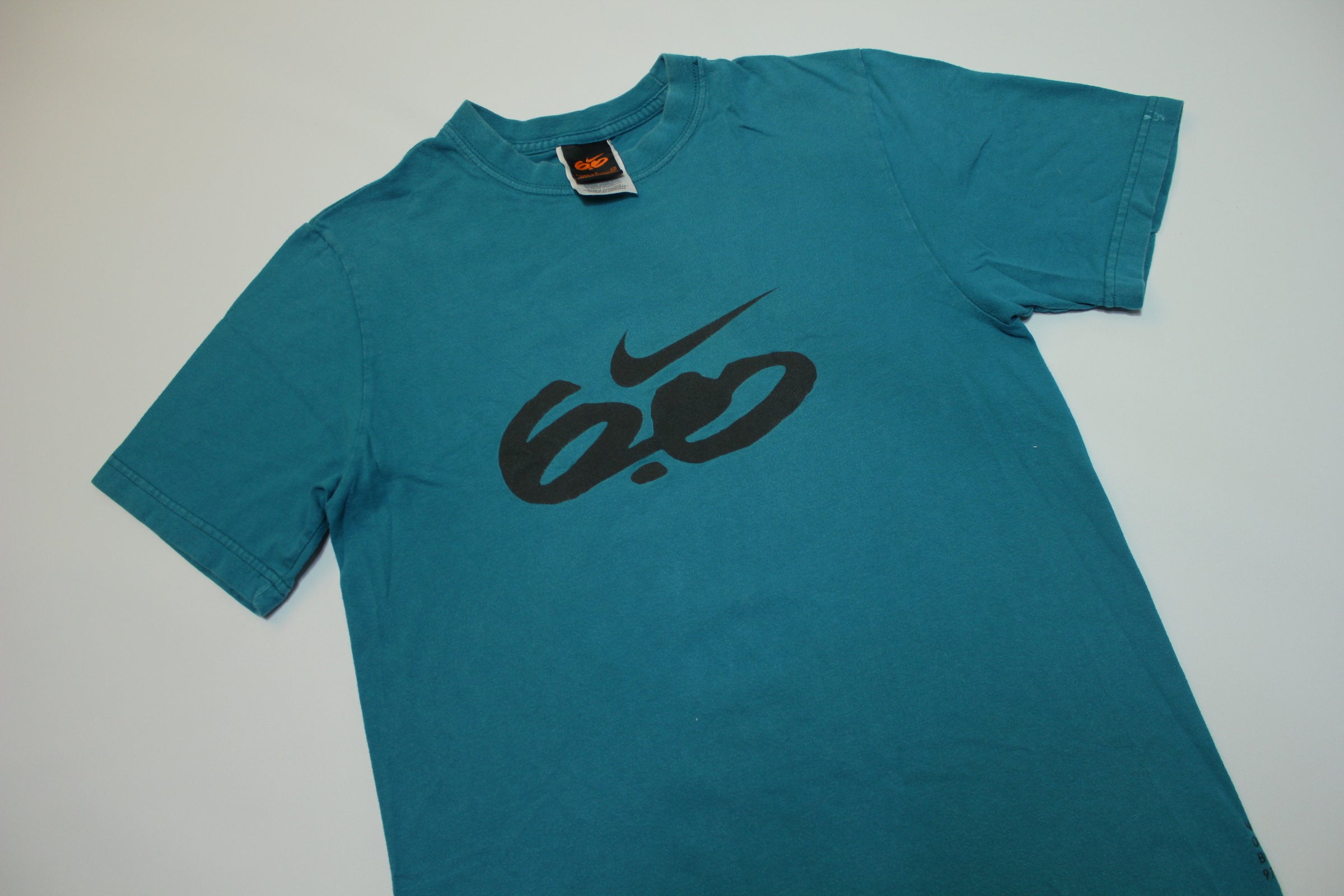 Afm klok aankleden Nike 6.0 Center Swoosh Graphic Logo Short Sleeve T-Shirt – thefuzzyfelt