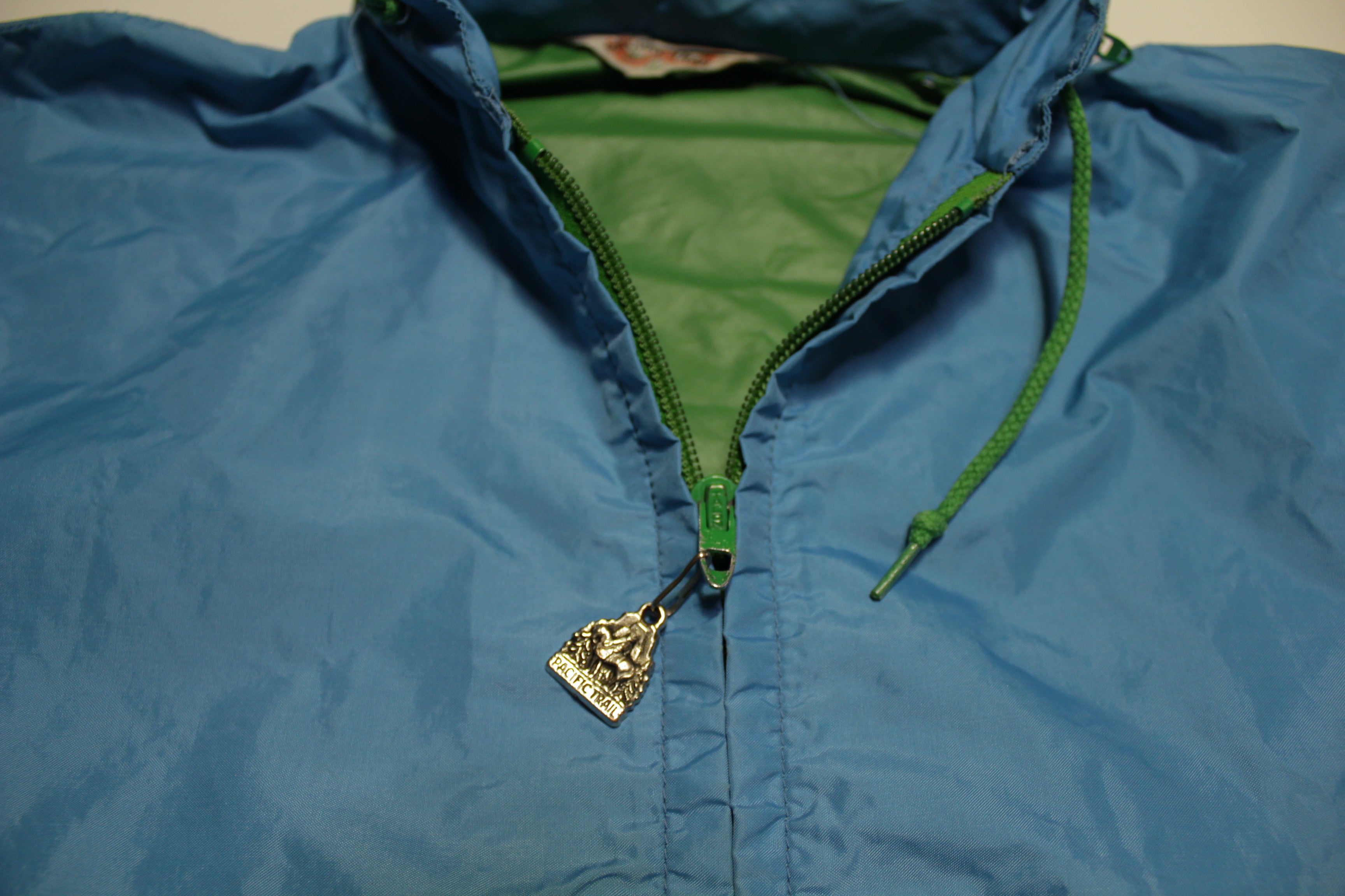 Pacific Trail Nylon Hooded Vented 70's Windbreaker Jacket