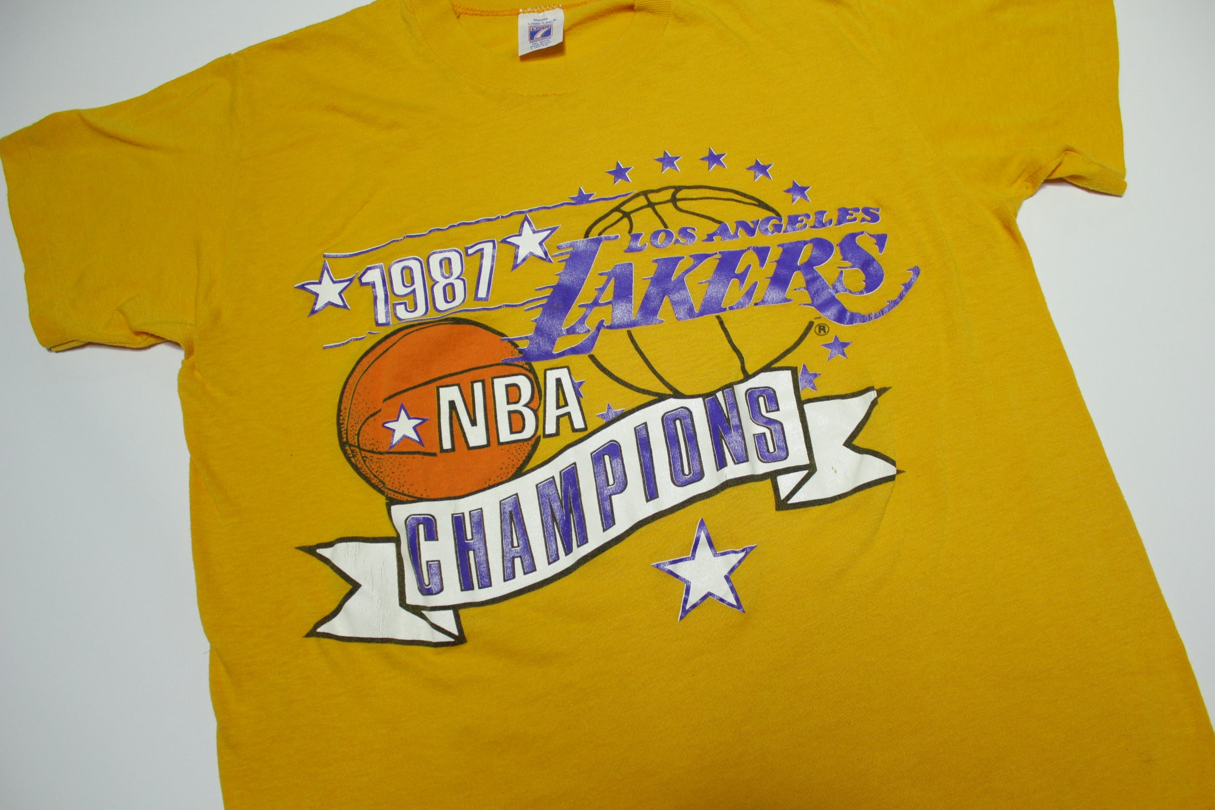 VINTAGE NBA LOS ANGELES LAKERS WORLD CHAMPS 1987 TEE SHIRT SIZE