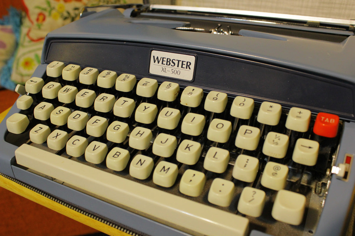 1968 Brother Portable Manual Typewriter W/ Case Webster XL-500 1968 Japan