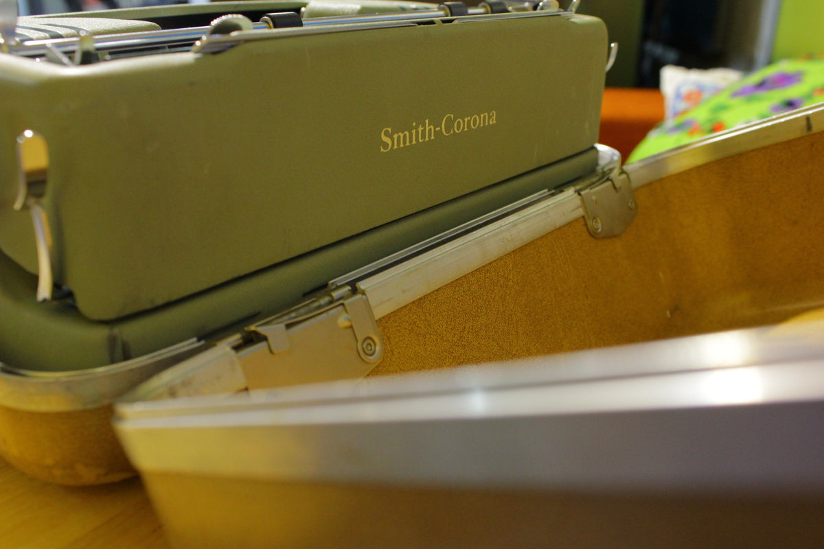 Vintage 1957 Smith Corona Silent Super 5T Seafoam Green Typewriter w/case Works