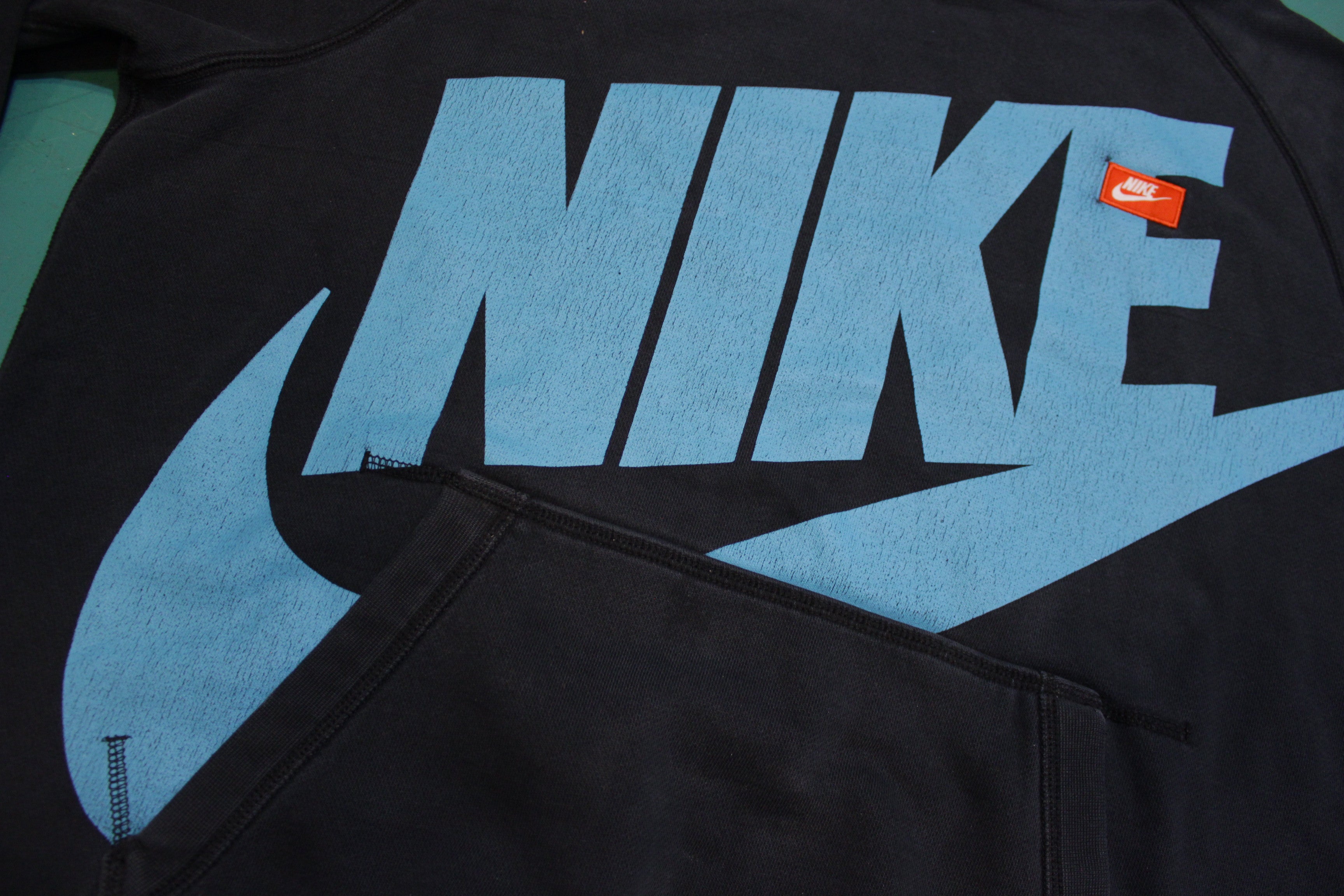 Big nike best sale logo sweatshirt