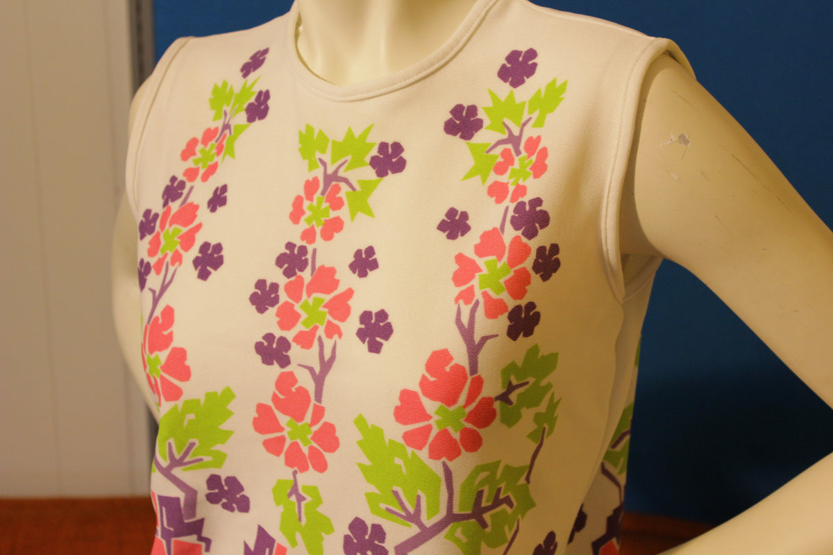 100% Texturized Polyester Double Knit 1970's Vintage Sleevless Floral Summer Shirt.