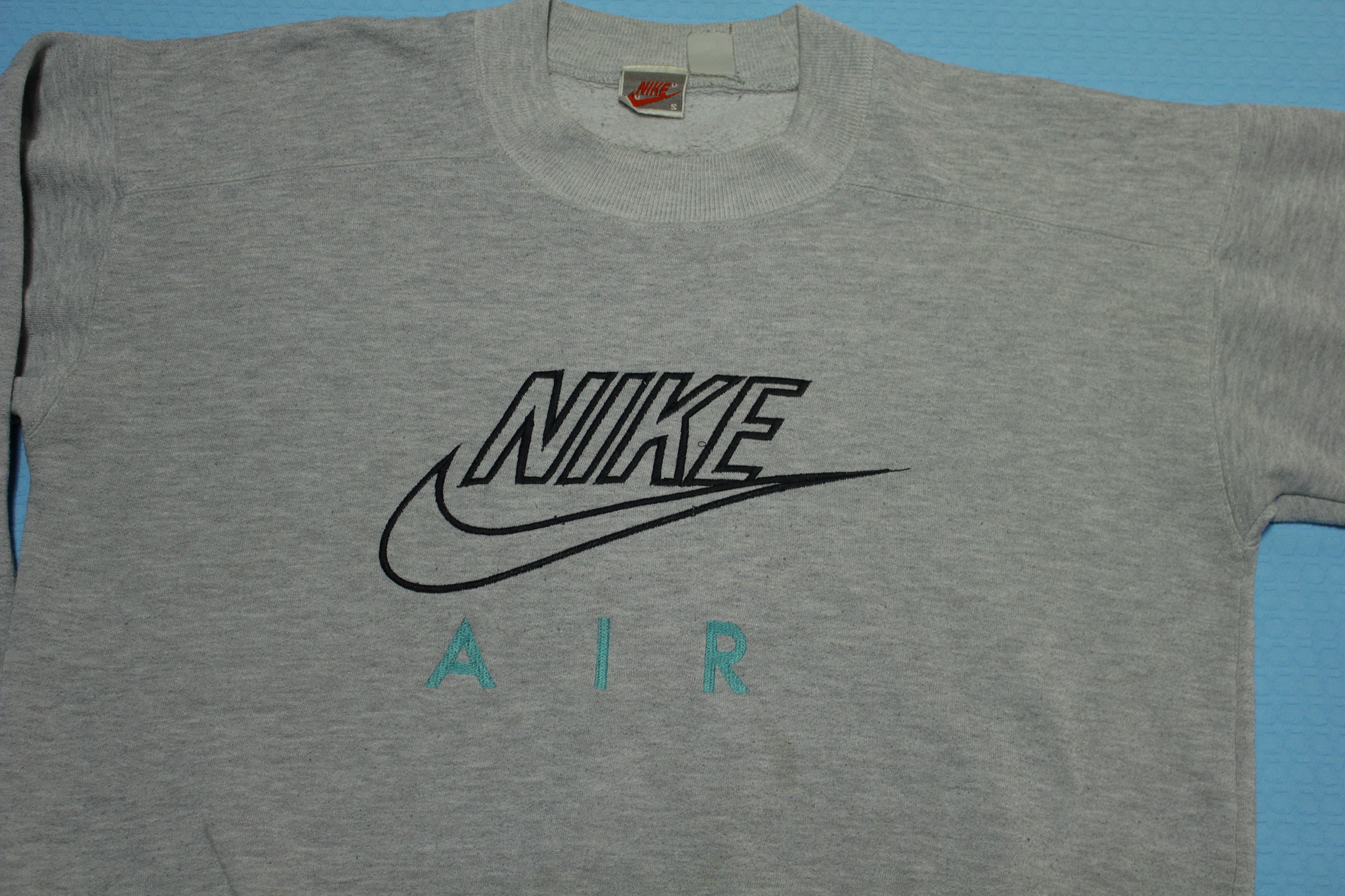 Nike air hot sale vintage sweatshirt