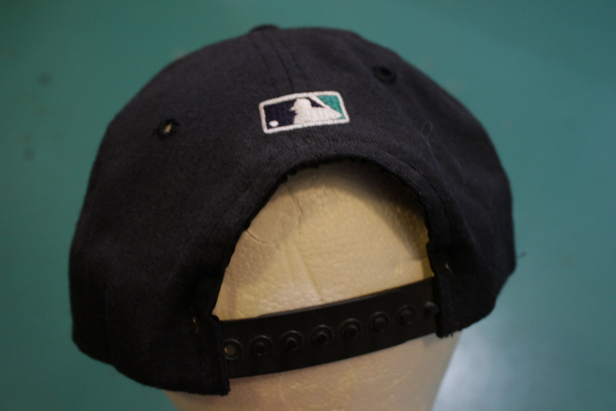 Seattle Mariners New Era Vintage 90s Snapback Trucker Cap Hat