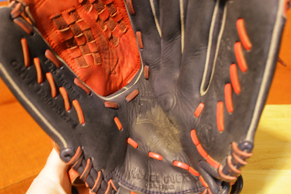 Mizuno MVP Prime SE Right Hand Throw Glove Mitt 12.5 Special Edition Red Black Velcro