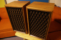 Pair Vintage 1970's Realistic Nova 6 Walnut Veneer Speakers 2-Way 40 Watt