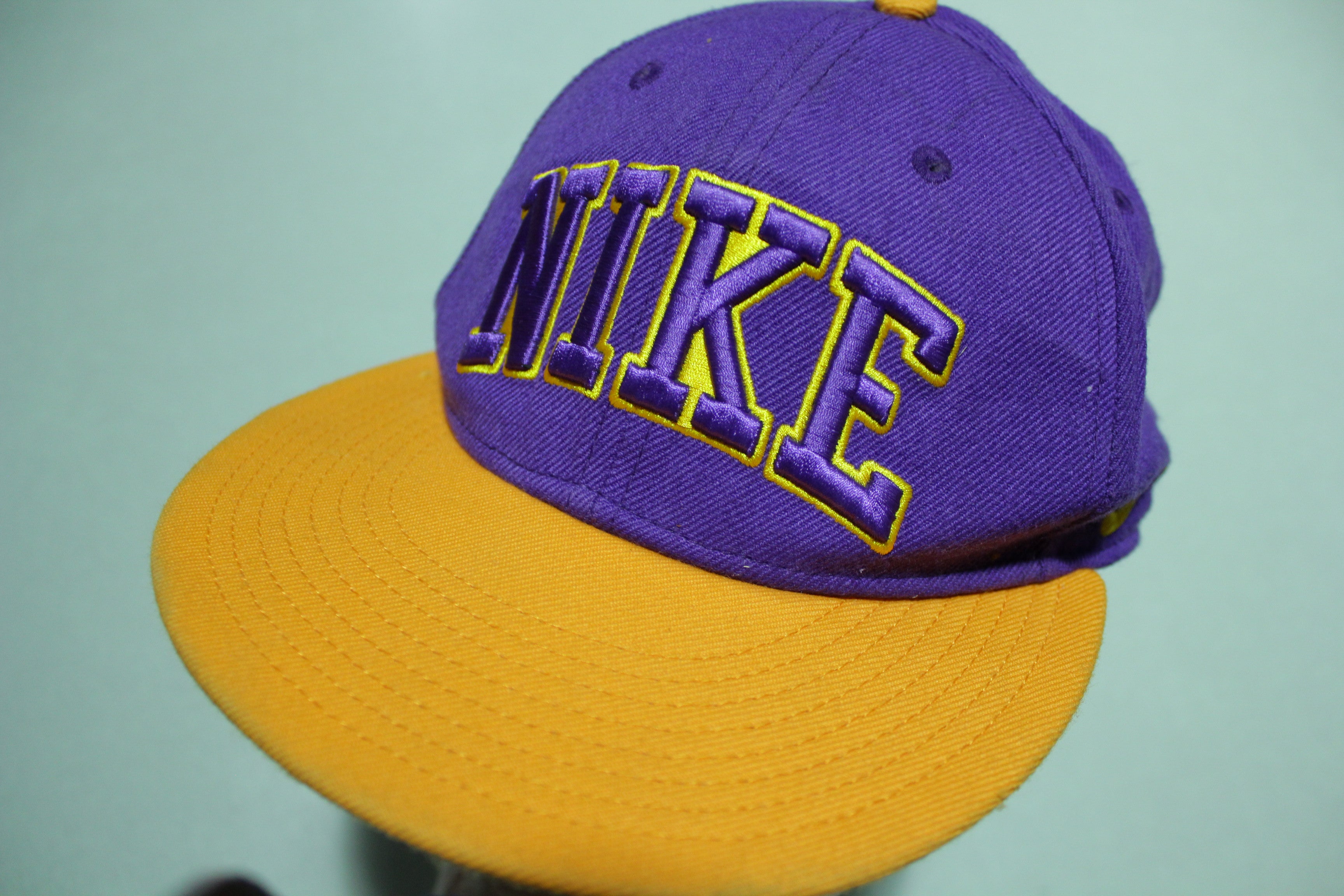 Lakers hotsell nike hat