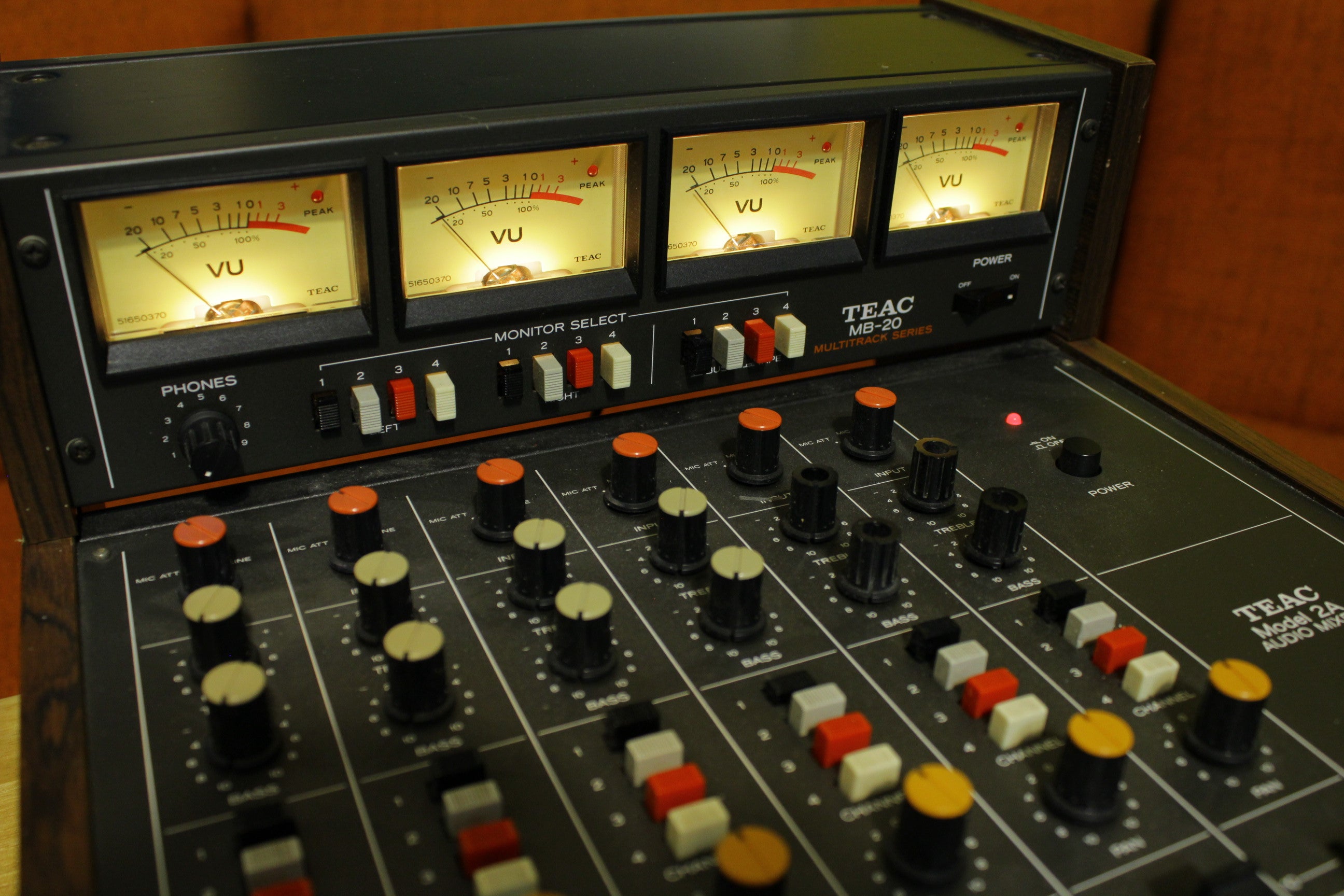 TEAC MB-20 VUメーター付きオーディオ機器 TEAC MB-20 4連VUメーター - メルカリ