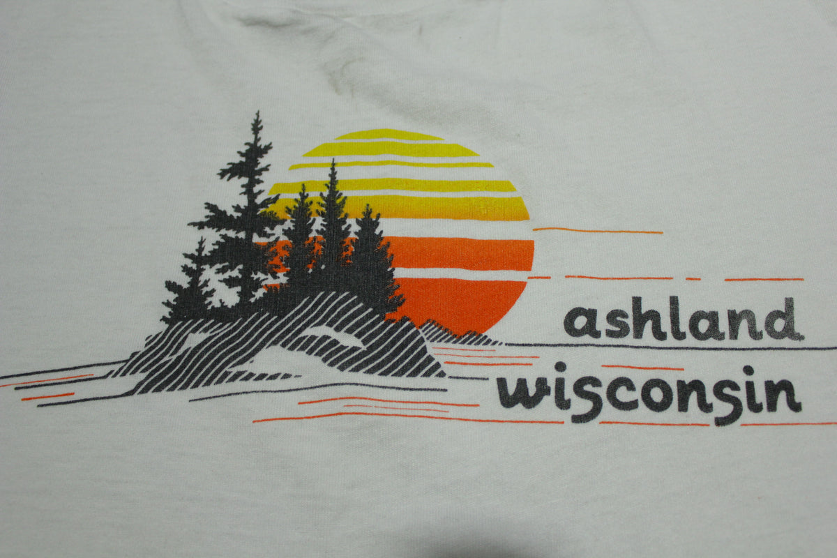Ashland Wisconsin Vintage 90's Screen Stars Sunset Pine Trees USA Single Stitch T-Shirt