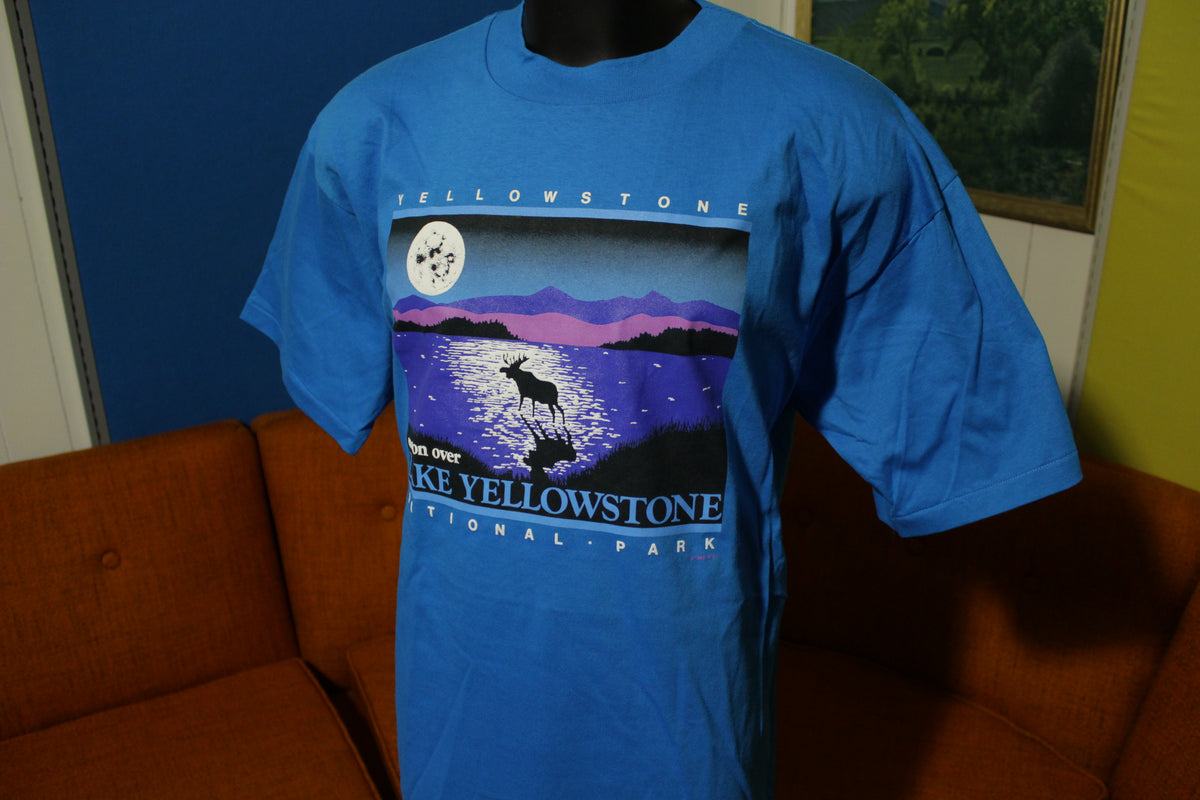 Moon Over Lake Yellowstone National Park Vtg 80's Crew Neck T-Shirt. 1985 USA