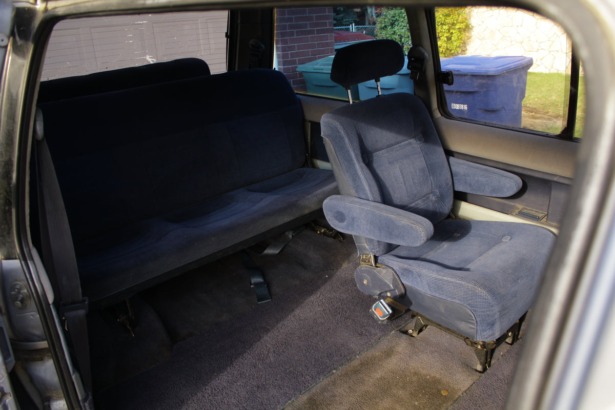 1989 Toyota Van Wagon - Vintage Camper Space Cruiser - 2WD Cassette Thule