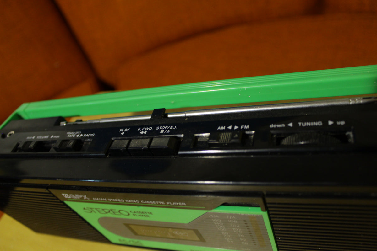 Gran Prix GPX C450 Cassette Radio Old School 90's Fluorescent Green Boombox